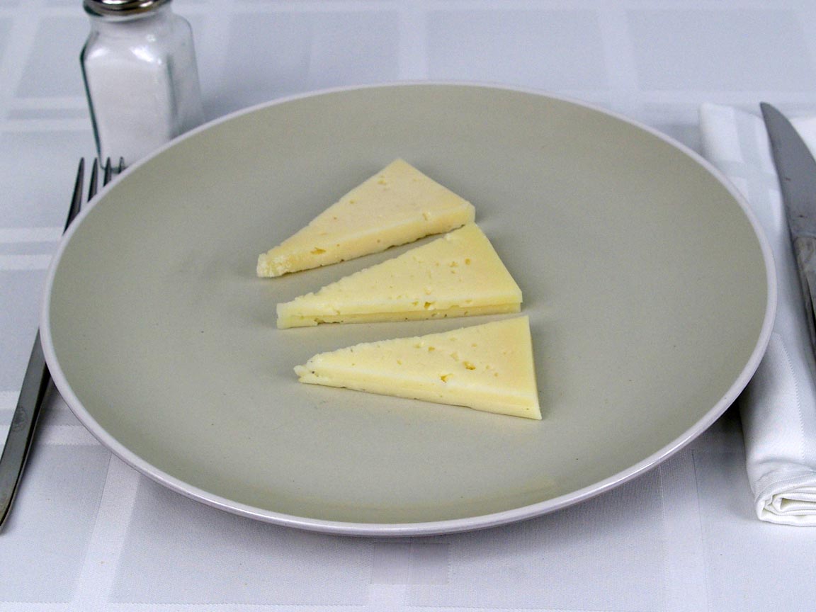 Calories in 85 grams of Manchego Cheese