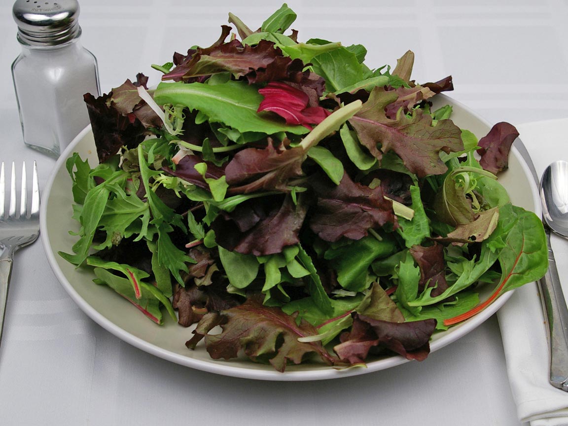Calories in 226 grams of Salad Greens - Mixed Dark