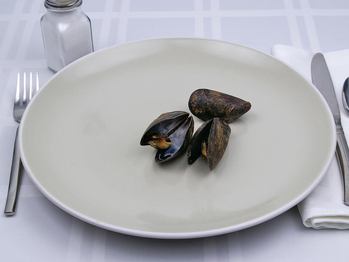 Calories in 28 grams of Mussels - in Shell