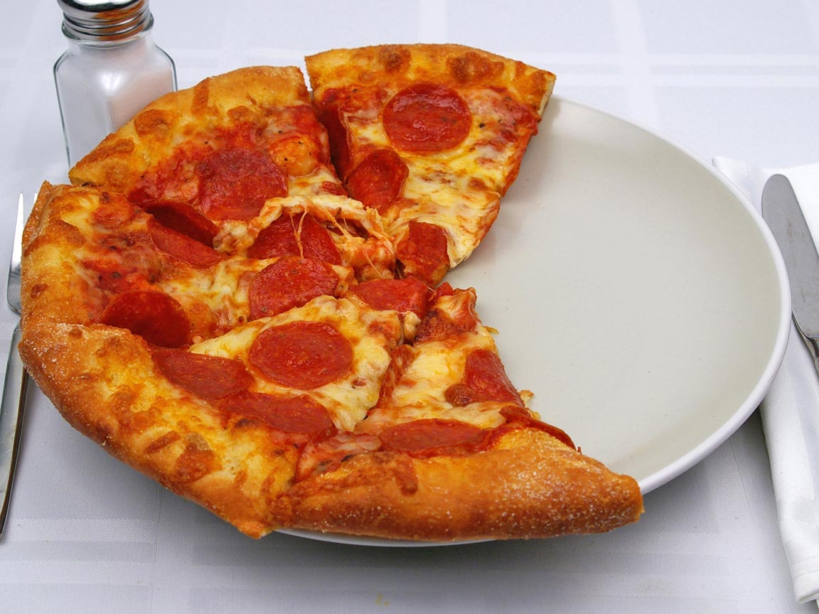 Calories in 5 slice(s) of Pizza - Pepperoni - Reg Crust - Medium - 12 inch