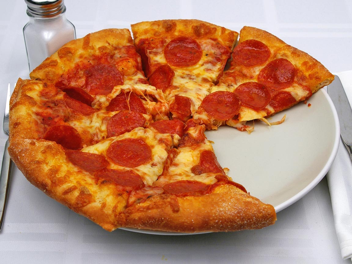 Calories in 6 slice(s) of Pizza - Pepperoni - Reg Crust - Medium - 12 inch