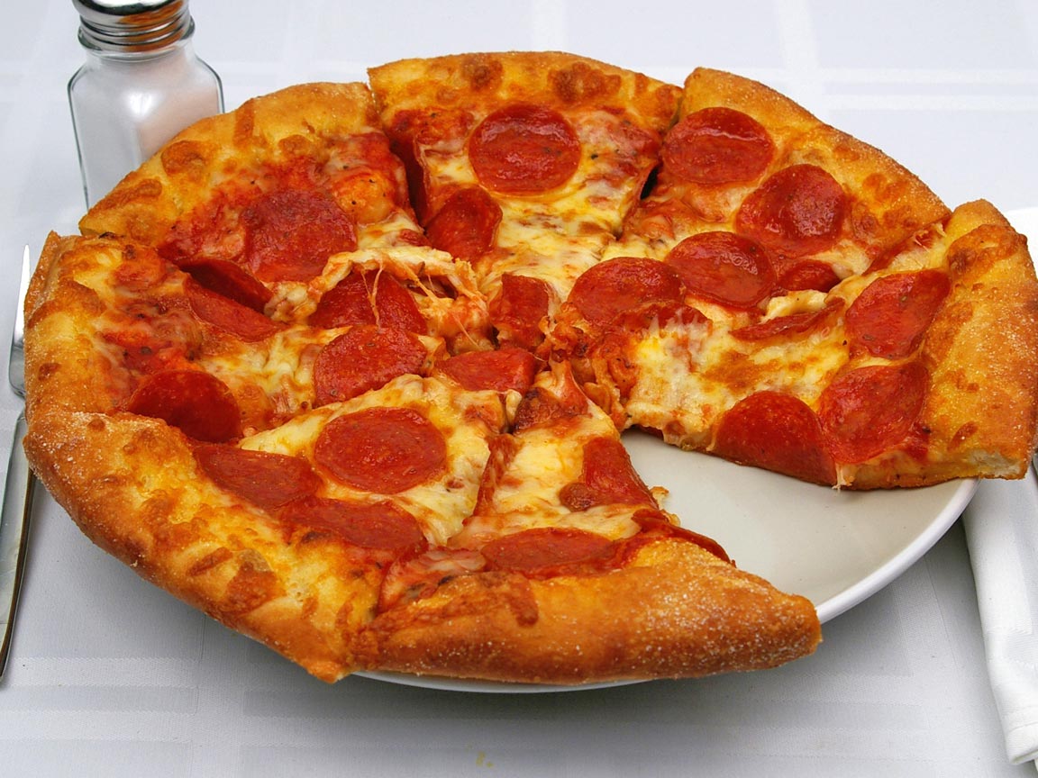 Calories in 7 slice(s) of Pizza - Pepperoni - Reg Crust - Medium - 12 inch