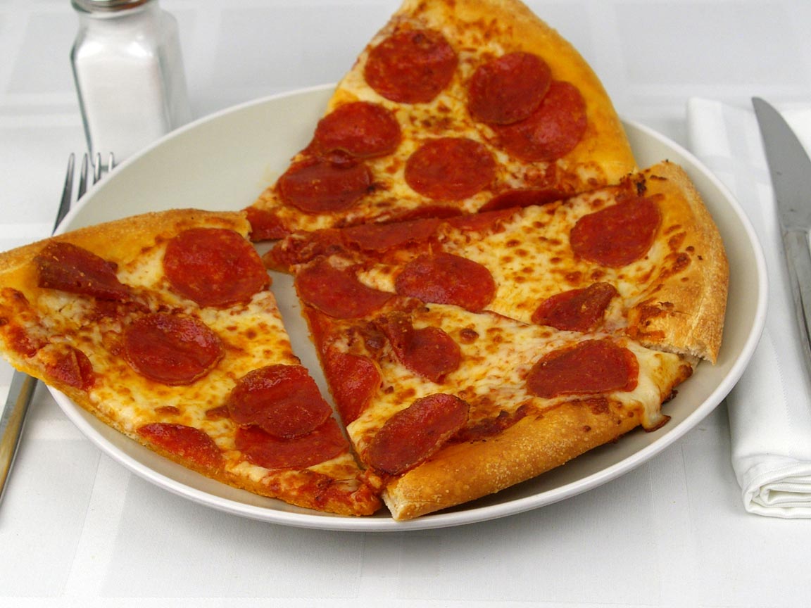 Calories in 4 slice(s) of Pizza - Pepperoni - Large 14"