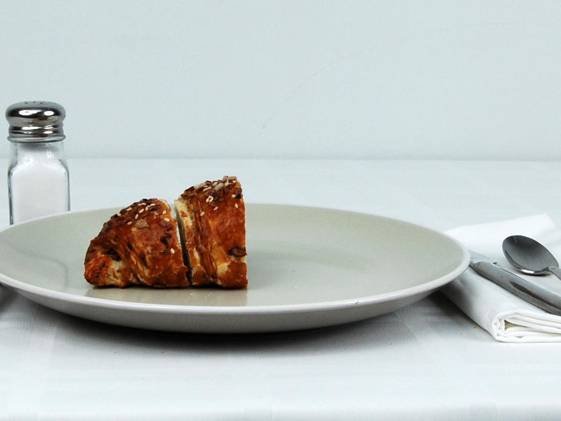 Calories in 0.5 ea(s) of Pretzel Croissant