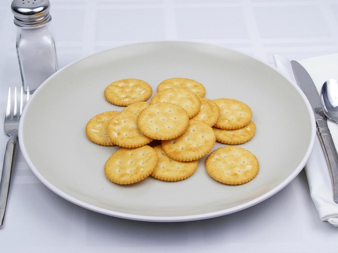 Calories in 40 grams of Ritz Crackers