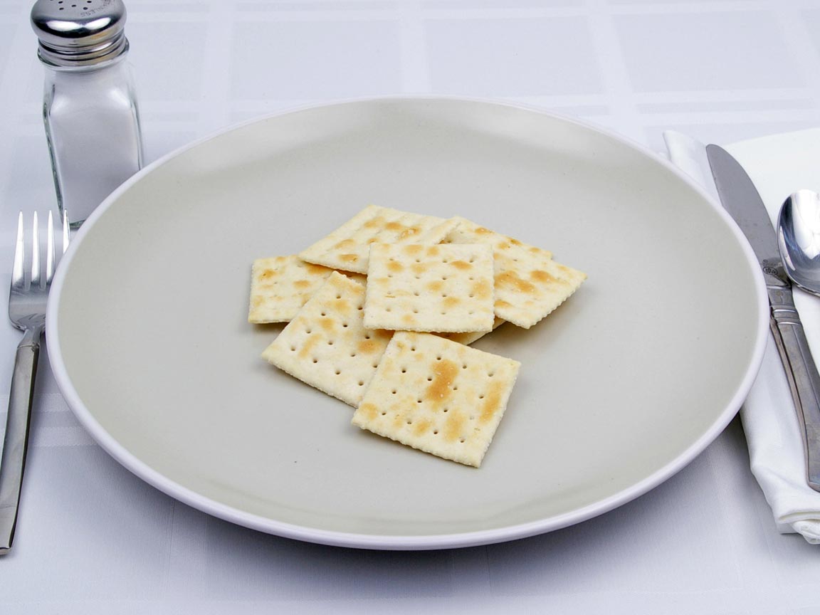Calories in 8 cracker(s) of Saltine Crackers - Low Salt