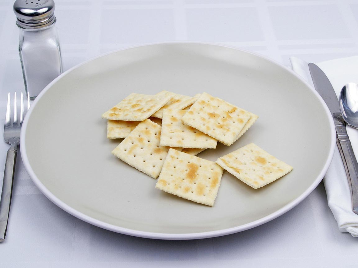 Calories in 11 saltine(s) of Saltine Crackers