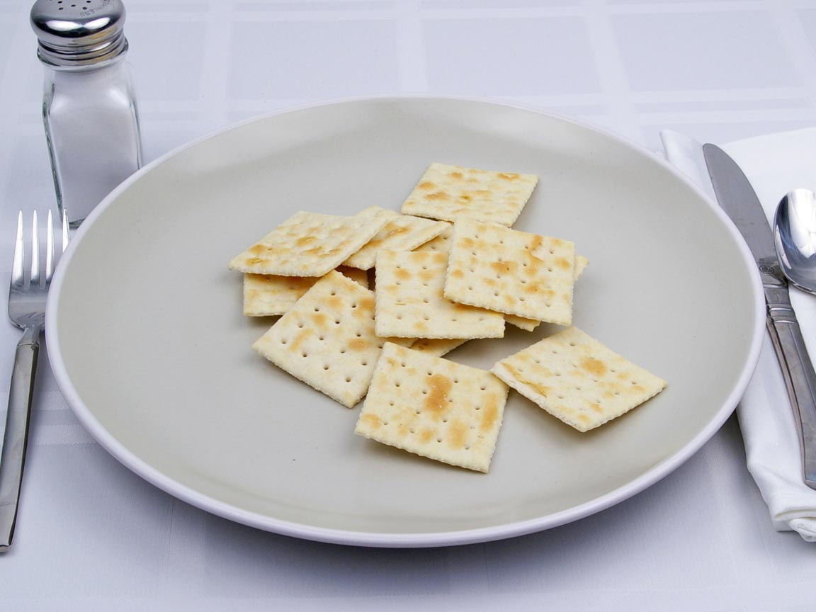 Calories in 12 cracker(s) of Saltine Crackers - Low Salt