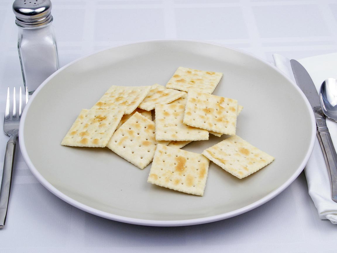 Calories in 13 saltine(s) of Saltine Crackers