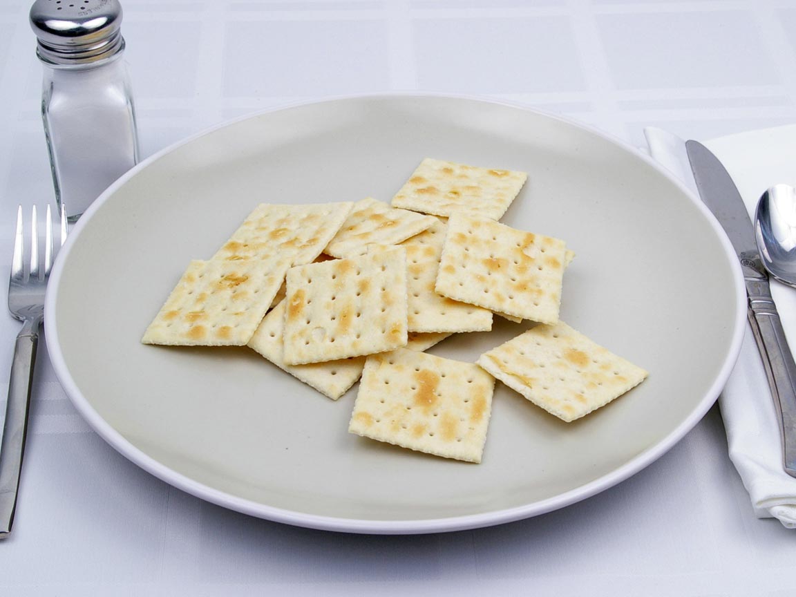 Calories in 14 saltine(s) of Saltine Crackers