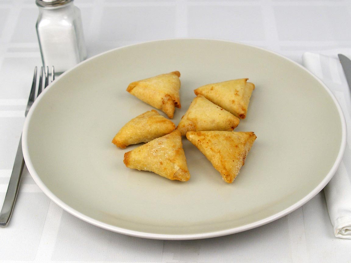 Calories in 6 samosa(s) of Samosas - Chicken Tikka - Baked