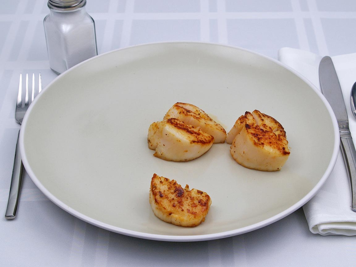 Calories in 2.5 piece(s) of Scallops - No Cooking Fat Added