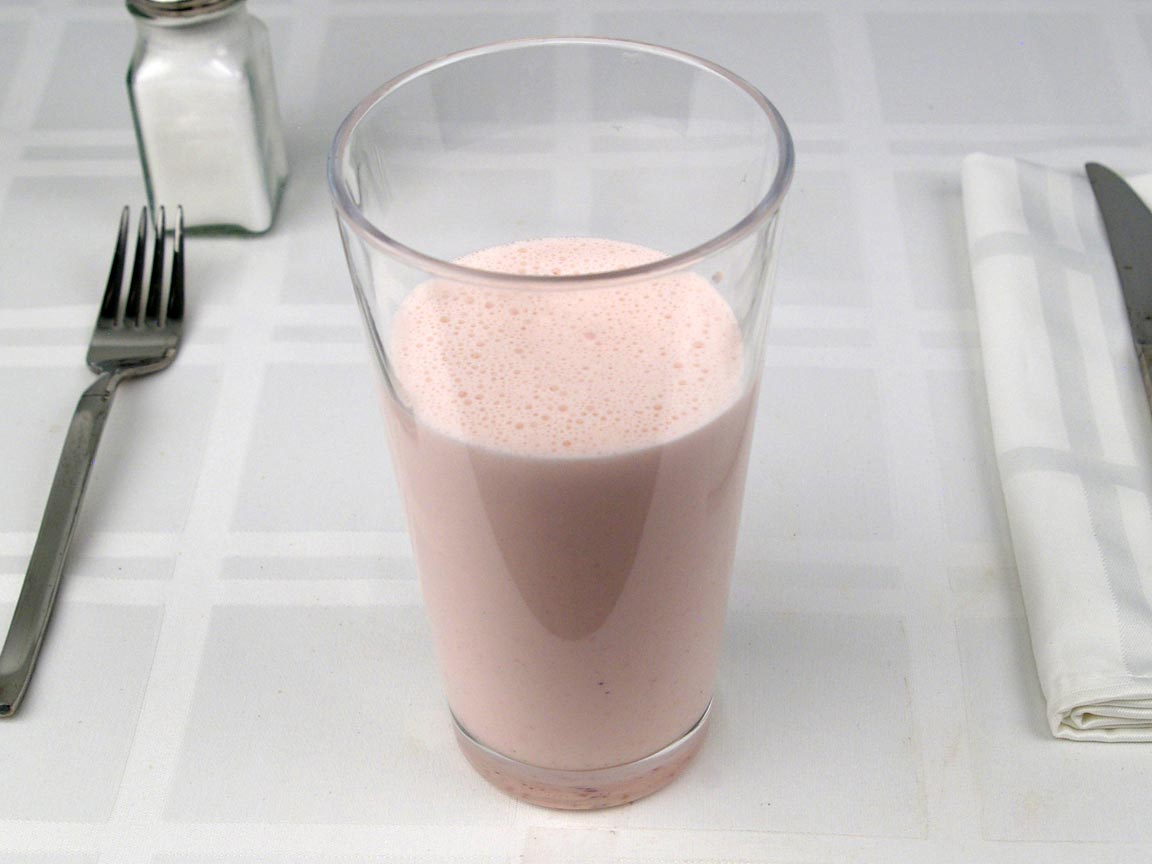 Calories in 14 fl oz(s) of Strawberry Milkshake