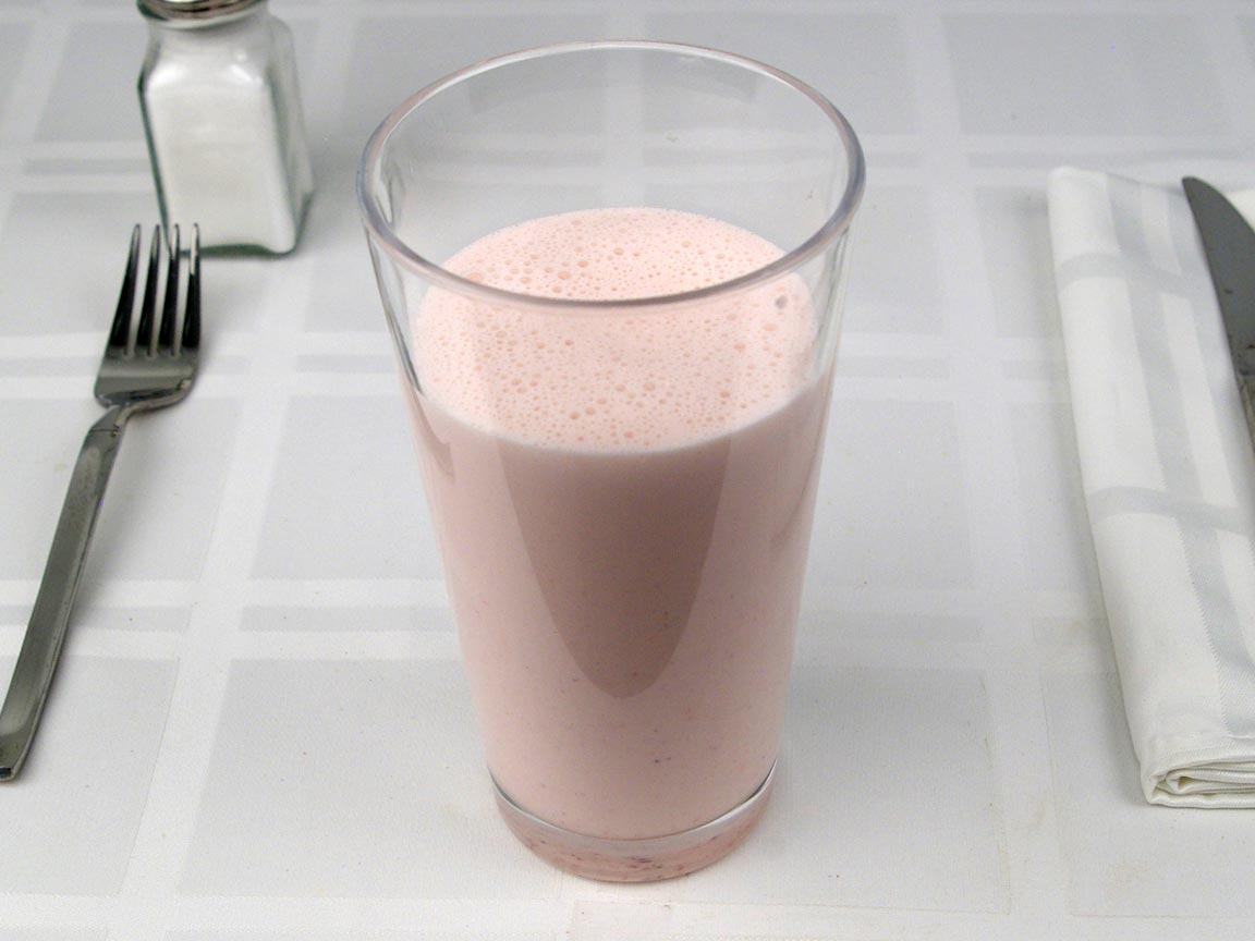 Calories in 16 fl oz(s) of Strawberry Milkshake