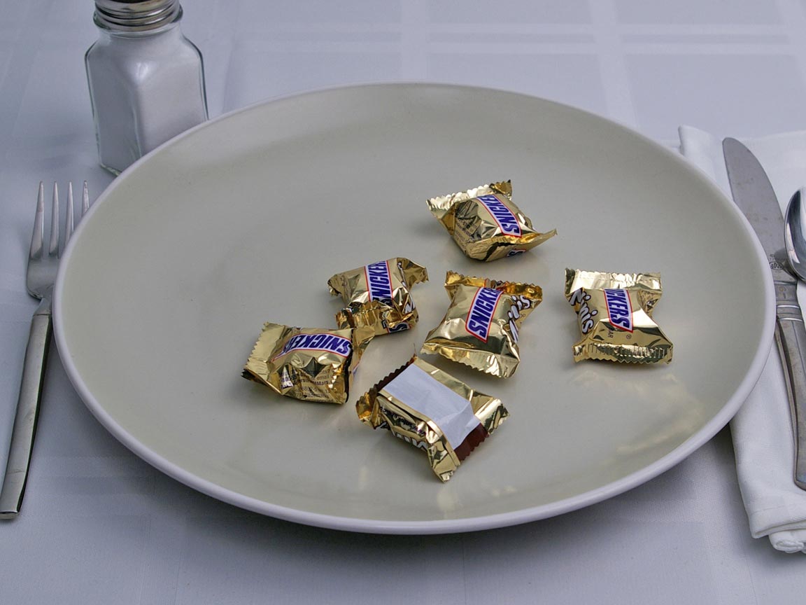 Calories in 6 mini(s) of Snickers - Mini