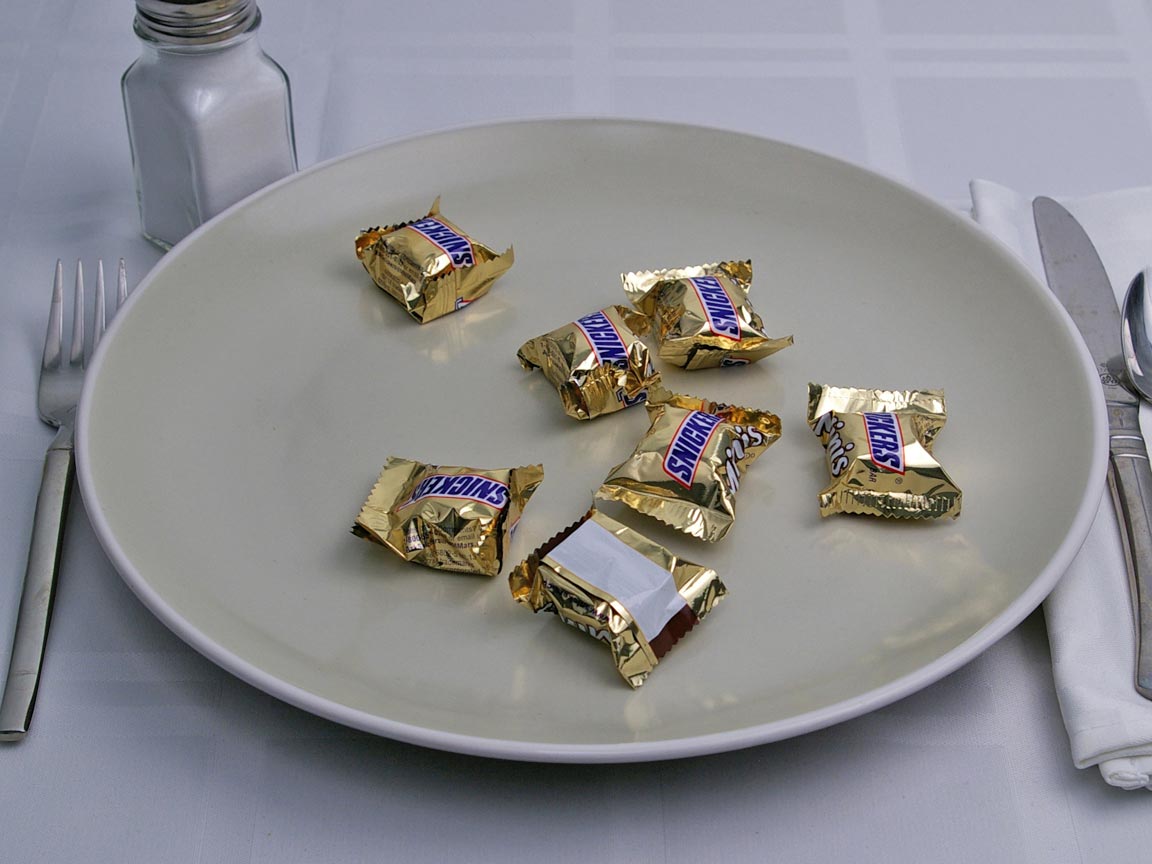 Calories in 7 mini(s) of Snickers - Mini