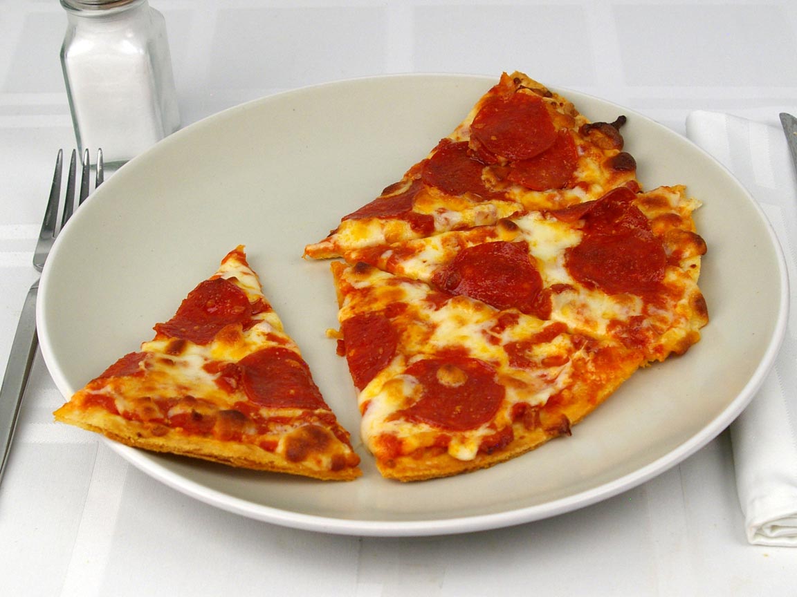 Calories in 4 piece(s) of Pizza - Ultra Thin Crust - Pepperoni Frozen