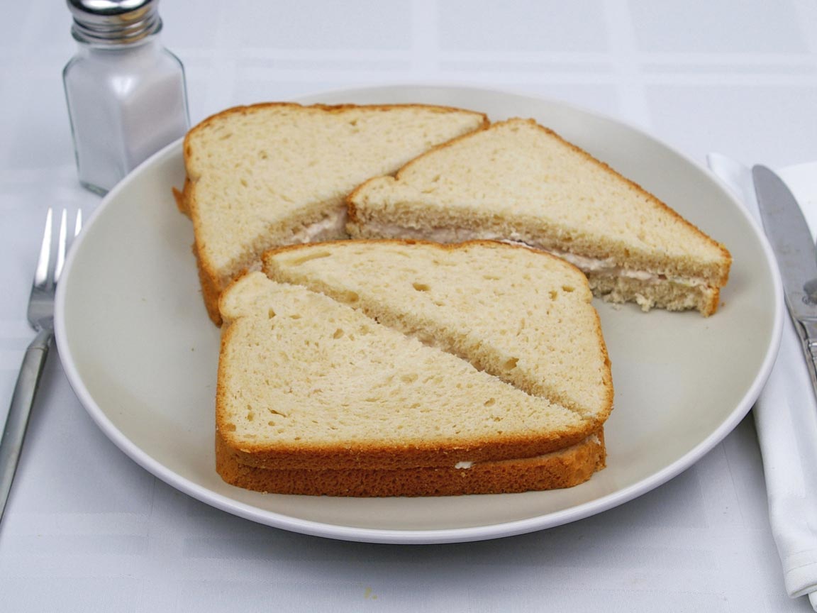 Calories in 2 sandwich(es) of Tuna Salad Sandwich