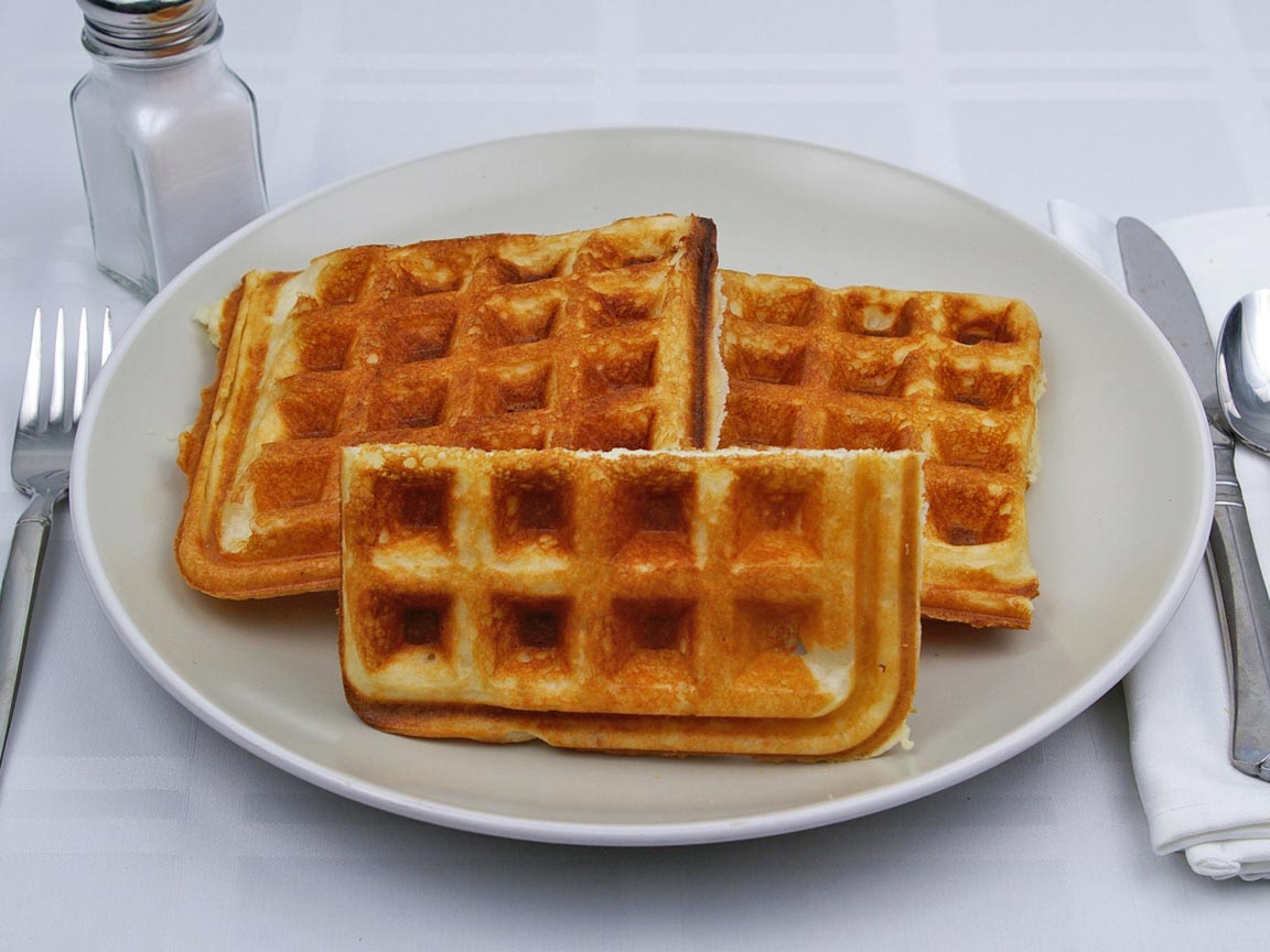 Calories in 2.5 waffle(s) of Waffle - Avg