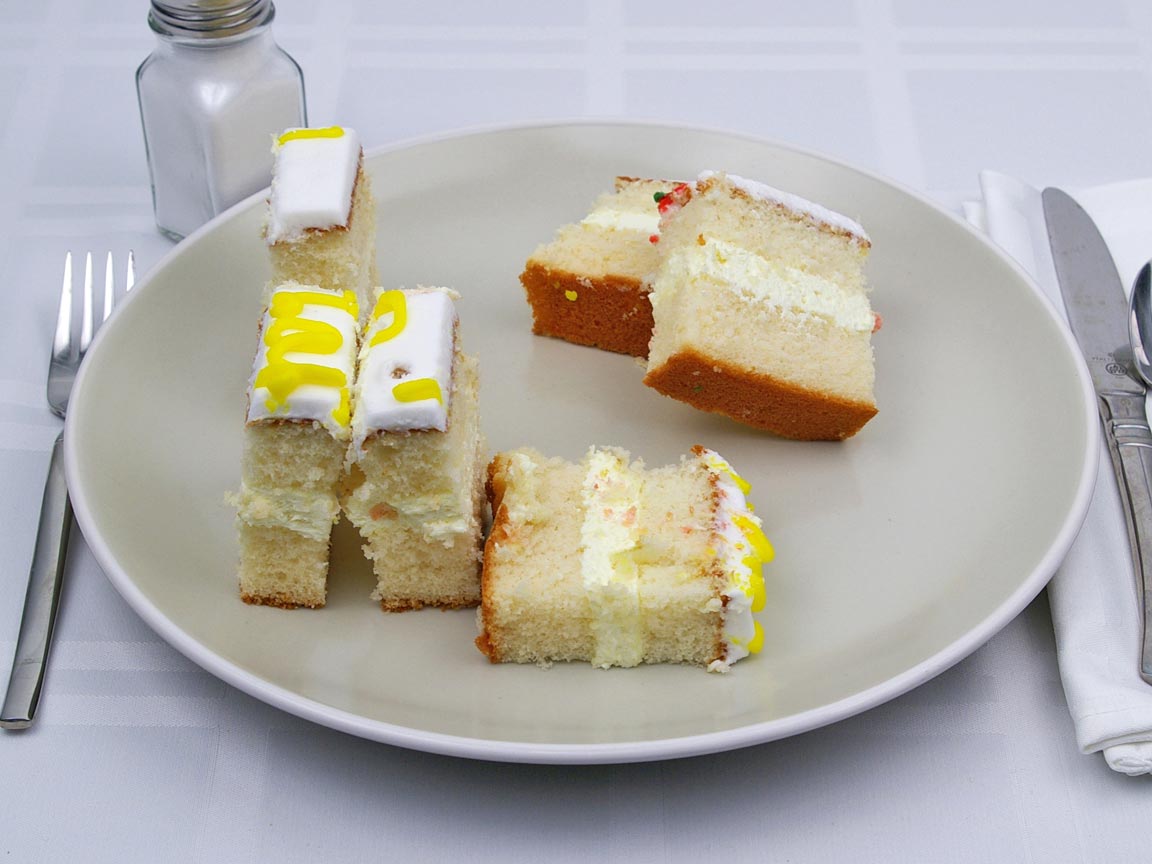 Calories in 6 piece of White Sheet Cake - Frosted
