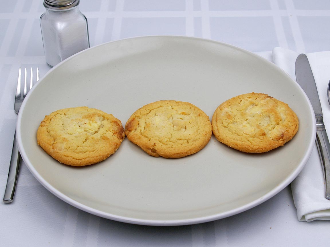 Calories in 3 cookie(s) of White Chocolate Macadamia Cookie