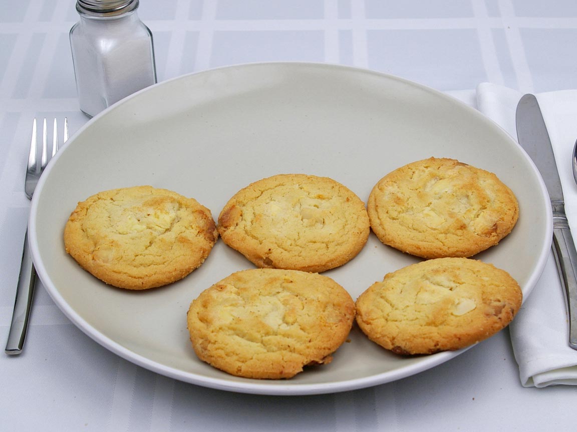 Calories in 5 cookie(s) of White Chocolate Macadamia Cookie