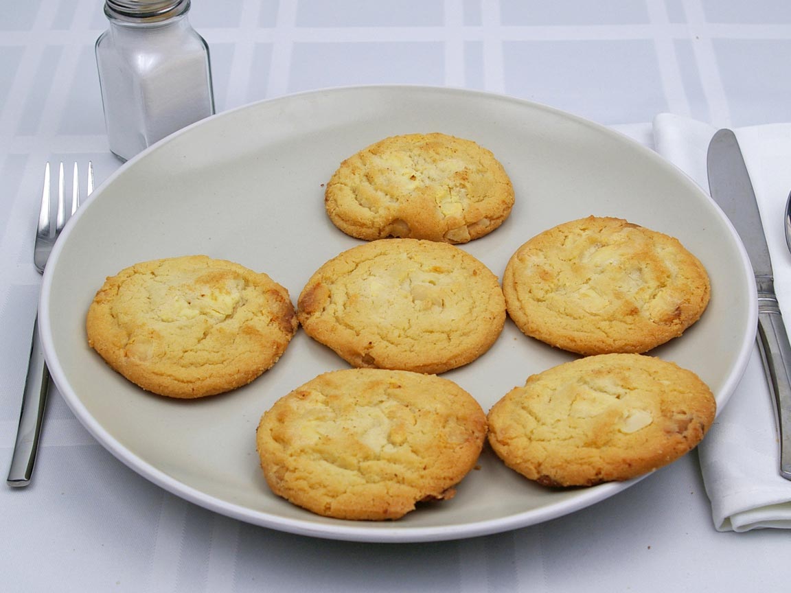 Calories in 6 cookie(s) of White Chocolate Macadamia Cookie