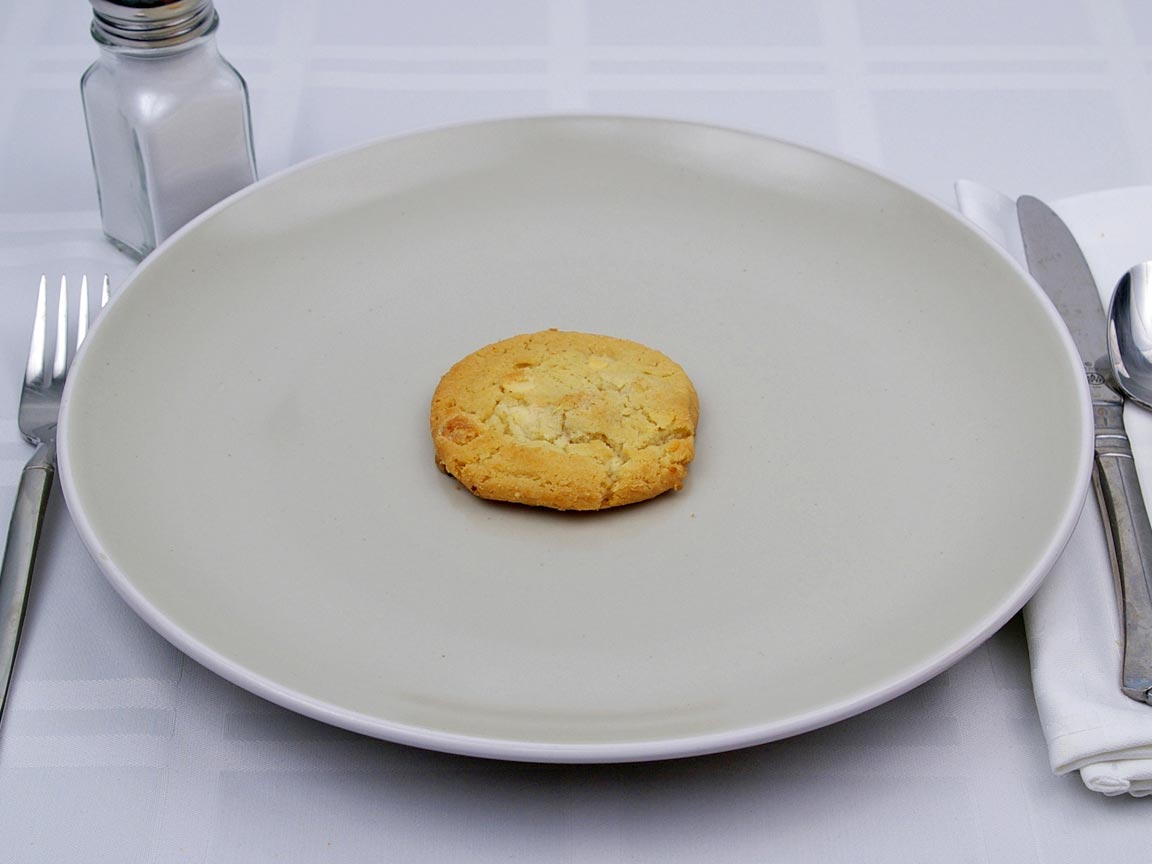 Calories in 7 cookie(s) of White Chocolate Macadamia Cookie